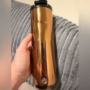 Copper Tumbler by Starbucks.
Lightly used. FREE ADD ON TO ANY ORDER